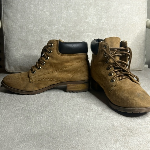 Boots - Picture 1 of 6